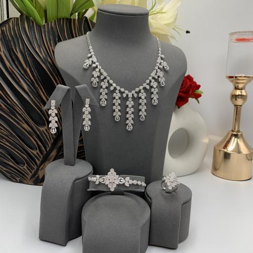 طقم شبكه ذهب تصميم الألماس عيار 18 الوزن 59