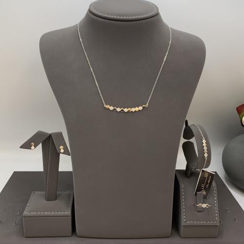 طقم ناعم ذهب ابيض تصميم الألماس عيار 18 الوزن 4.8