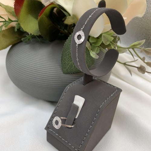 طقم ذهب ابيض تصميم الألماس ناعم عيار 18 الوزن 3.6