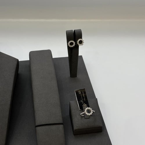 طقم ابيض تصميم الألماس عيار 18 الوزن 5.7