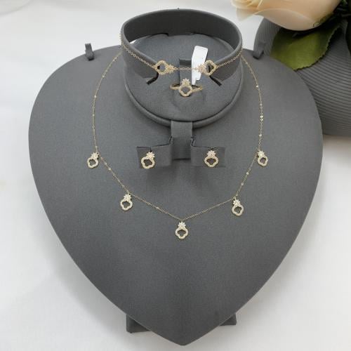 طقم ناعم تصميم الألماس عيار 18 الوزن 4.1