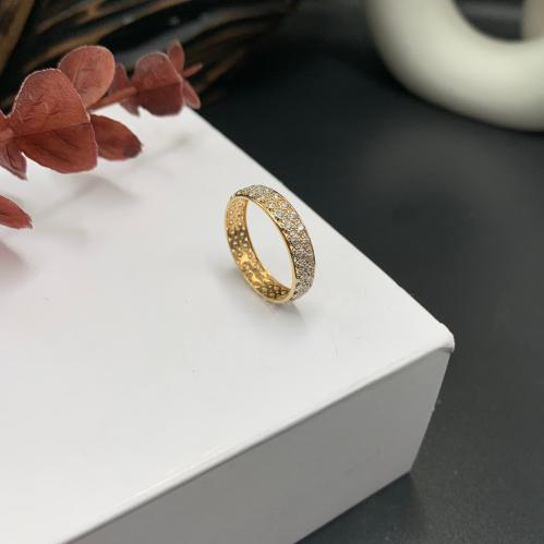 دبله تصميم الألماس عيار 18 مقاس 8 ونص الوزن 2.3