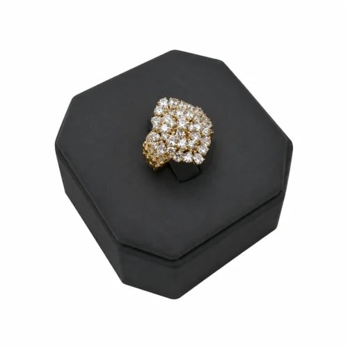Italian ring with diamond design, 18 karat, weight 4.4