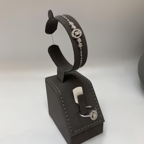 طقم شبكه ذهب ابيض تصميم الألماس عيار 18 الوزن 11.4