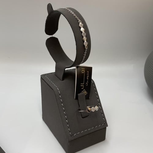 طقم ناعم ذهب ابيض تصميم الألماس عيار 18 الوزن 4.8