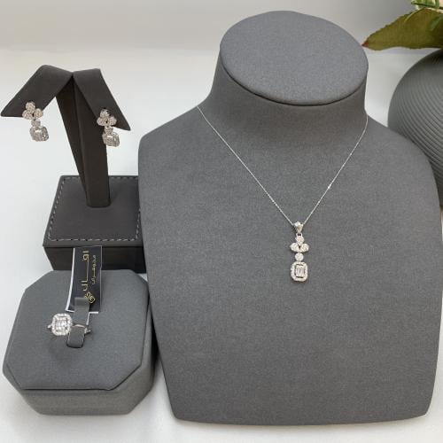 نص طقم ذهب ابيض تصميم الألماس عيار 18 الوزن 5.8