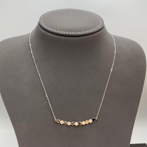 طقم ناعم ذهب ابيض تصميم الألماس عيار 18 الوزن 4.8