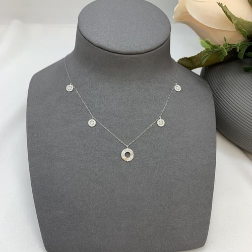 طقم ذهب ابيض تصميم الألماس ناعم عيار 18 الوزن 3.6