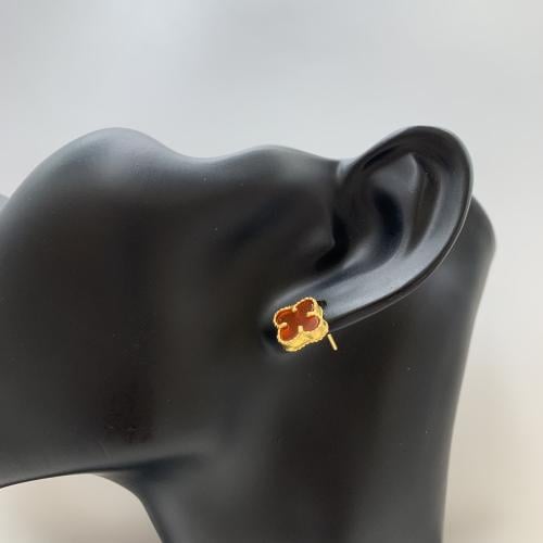 حلق ناعم باللون الأحمر عيار 18