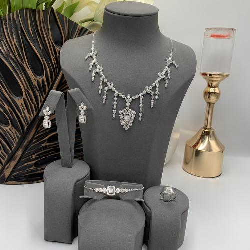 طقم شبكه تصميم الألماس عيار 18 الوزن 19