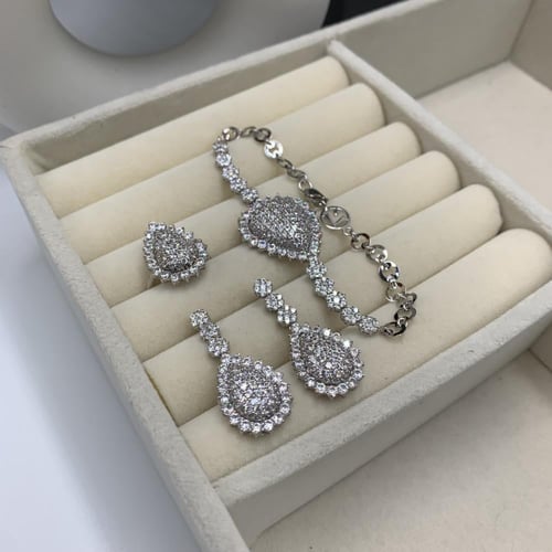 طقم شبكه ذهب تصميم الألماس عيار 18 الوزن 53.4