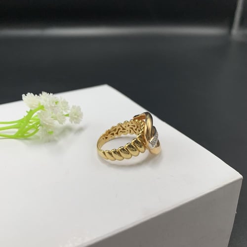 خاتم إيطالي تصميم الماس عيار 18 الوزن 6.75