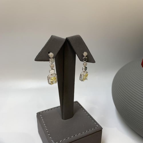 طقم إيطالي ذهب ابيض تصميم الألماس بالفانسي عيار 18...