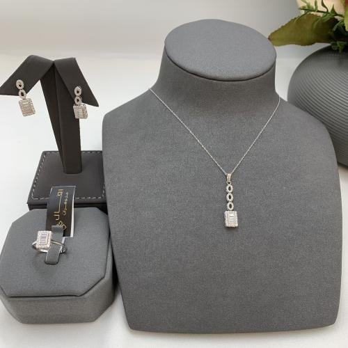 نص طقم ذهب ابيض تصميم الألماس عيار 18 الوزن 5.4