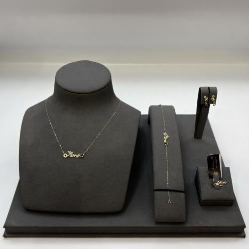 طقم عيار 18 الوزن 3.7