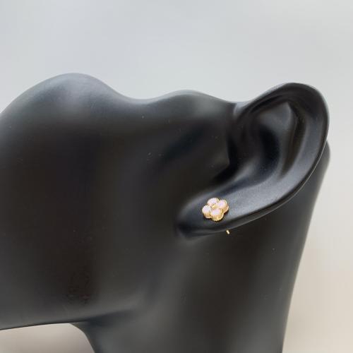 حلق ناعم باللون الوردي عيار 18