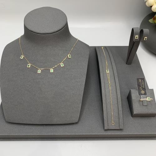 طقم ناعم تصميم الألماس عيار 18 الوزن 5.1