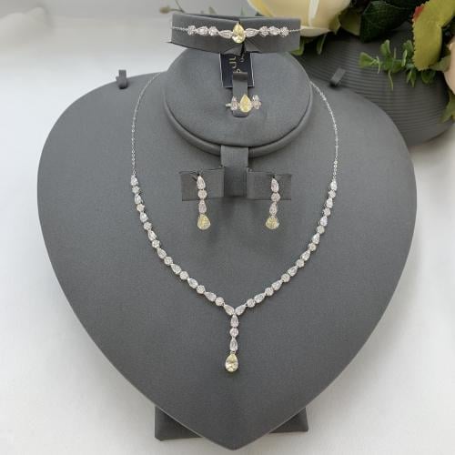 طقم ذهب ابيض تصميم الألماس عيار 18 الوزن 11