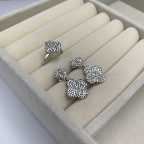 نص طقم إيطالي تصميم الألماس عيار 18 الوزن 20.2