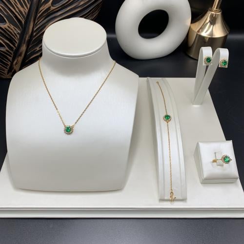 طقم ناعم باللون الاخضر عيار 21 الوزن 8.9