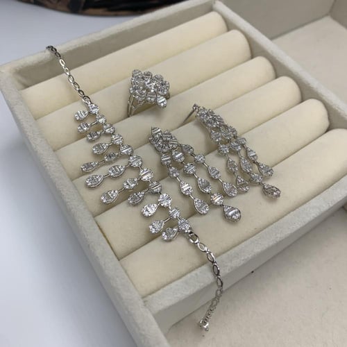 طقم شبكه ذهب تصميم الألماس عيار 18 الوزن 40.8