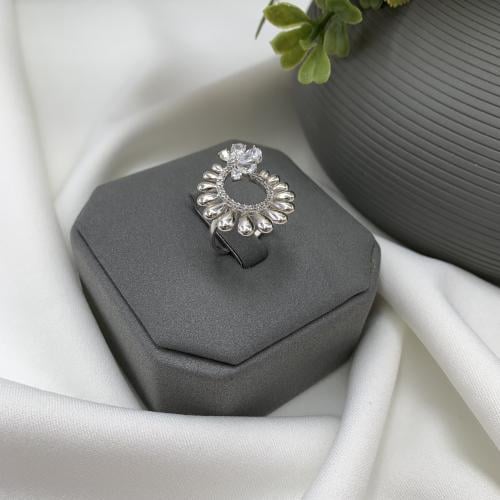 خاتم ذهب ابيض تصميم الألماس عيار 18