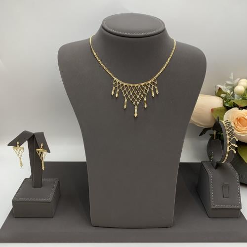 طقم تصميم إيطالي عيار 18 ذهب صافي الوزن 15.6