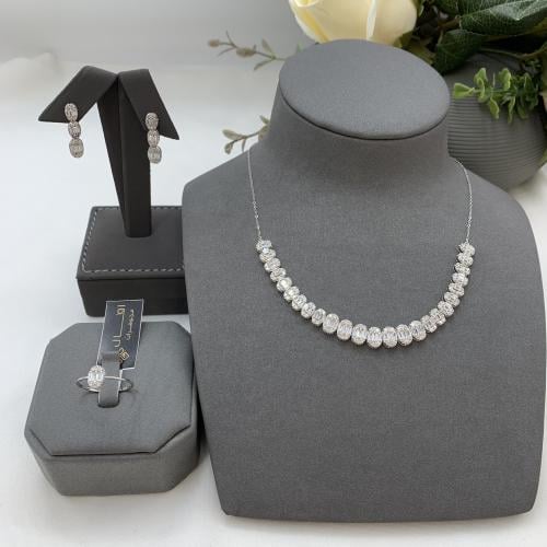 نص طقم ذهب ابيض تصميم الألماس عيار 18 الوزن 11.9