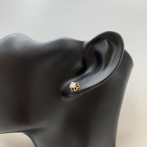 حلق ناعم تصميم الألماس عيار 18 الوزن 1.2