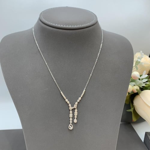 طقم ذهب ابيض تصميم الألماس عيار 18 الوزن 6.2