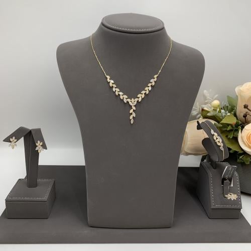 طقم تصميم الماس مكس اللون الذهب عيار 18 الوزن 9.5