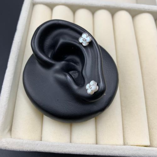 حلق إيطالي ذهب ابيض بأضافة الحجر الصدفي عيار 18