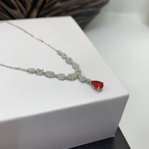 طقم ناعم تصميم الألماس عيار 18 الوزن 6.8