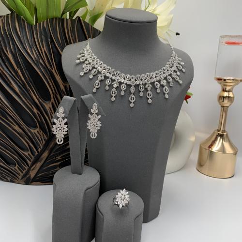 طقم شبكه ذهب تصميم الألماس عيار 18 الوزن 34.4