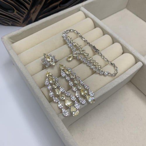 طقم شبكه بالفانسي ذهب تصميم الألماس عيار 18 الوزن...