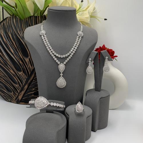 طقم شبكه ذهب تصميم الألماس عيار 18 الوزن 53.4