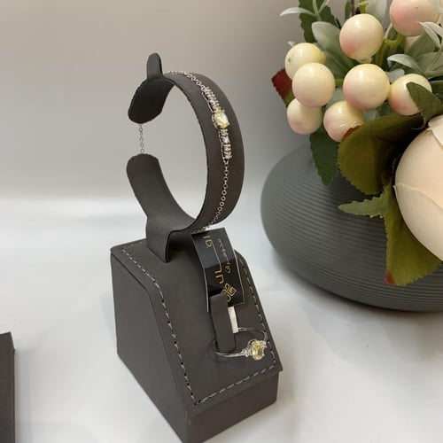 طقم ذهب ابيض تصميم الألماس بالفانسي عيار 18 الوزن...