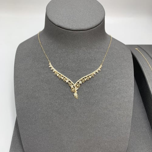 طقم ناعم تصميم الألماس عيار 18 الوزن 6.2