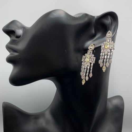 حلق ذهب ابيض تصميم الماس بإضافة الحجر الفارسي عيار...