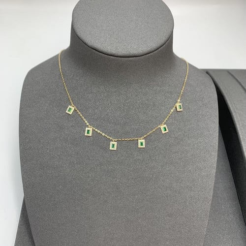 طقم ناعم تصميم الألماس عيار 18 الوزن 5.1