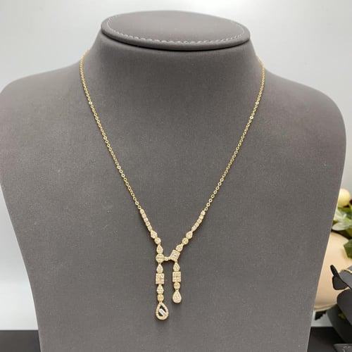 طقم ناعم تصميم. الألماس عيار 18 الوزن 6.2