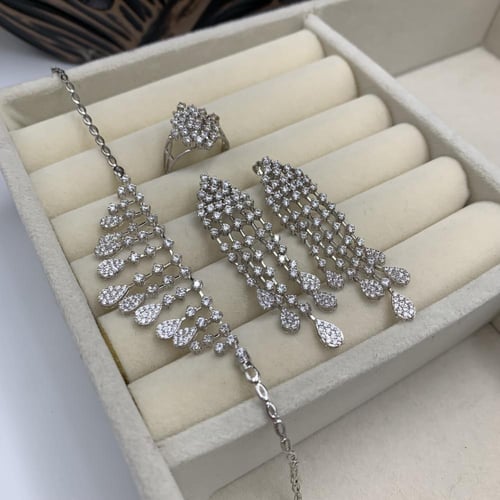 طقم شبكه ذهب تصميم الألماس عيار 18 الوزن 49.2