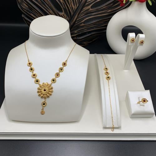 طقم شرقي بإضافة الألوان عيار 21 الوزن 8.4