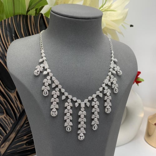 طقم شبكه ذهب تصميم الألماس عيار 18 الوزن 59