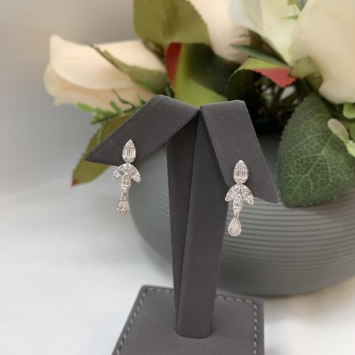 طقم ذهب ابيض تصميم الألماس عيار 18 الوزن 8.6