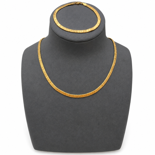 A necklace and bracelet set in flat silky 18-carat Italian pure gold weight 15