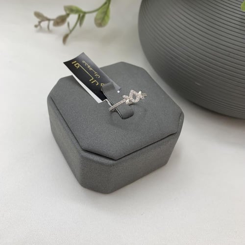 طقم ذهب ابيض تصميم الألماس عيار 18 الوزن 4.4