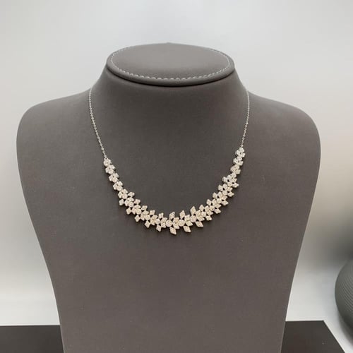 طقم شبكه ذهب ابيض تصميم الألماس عيار 18 الوزن 12.8