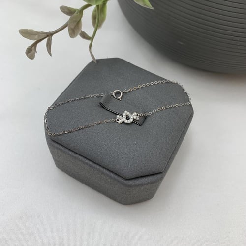 طقم ذهب ابيض تصميم الألماس عيار 18 الوزن 4.4