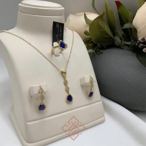 نص طقم تصميم الألماس باللون الأزرق عيار 18